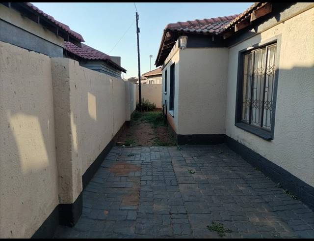 4 BEDROOM HOUSE FOR SALE IN DAWN PARK